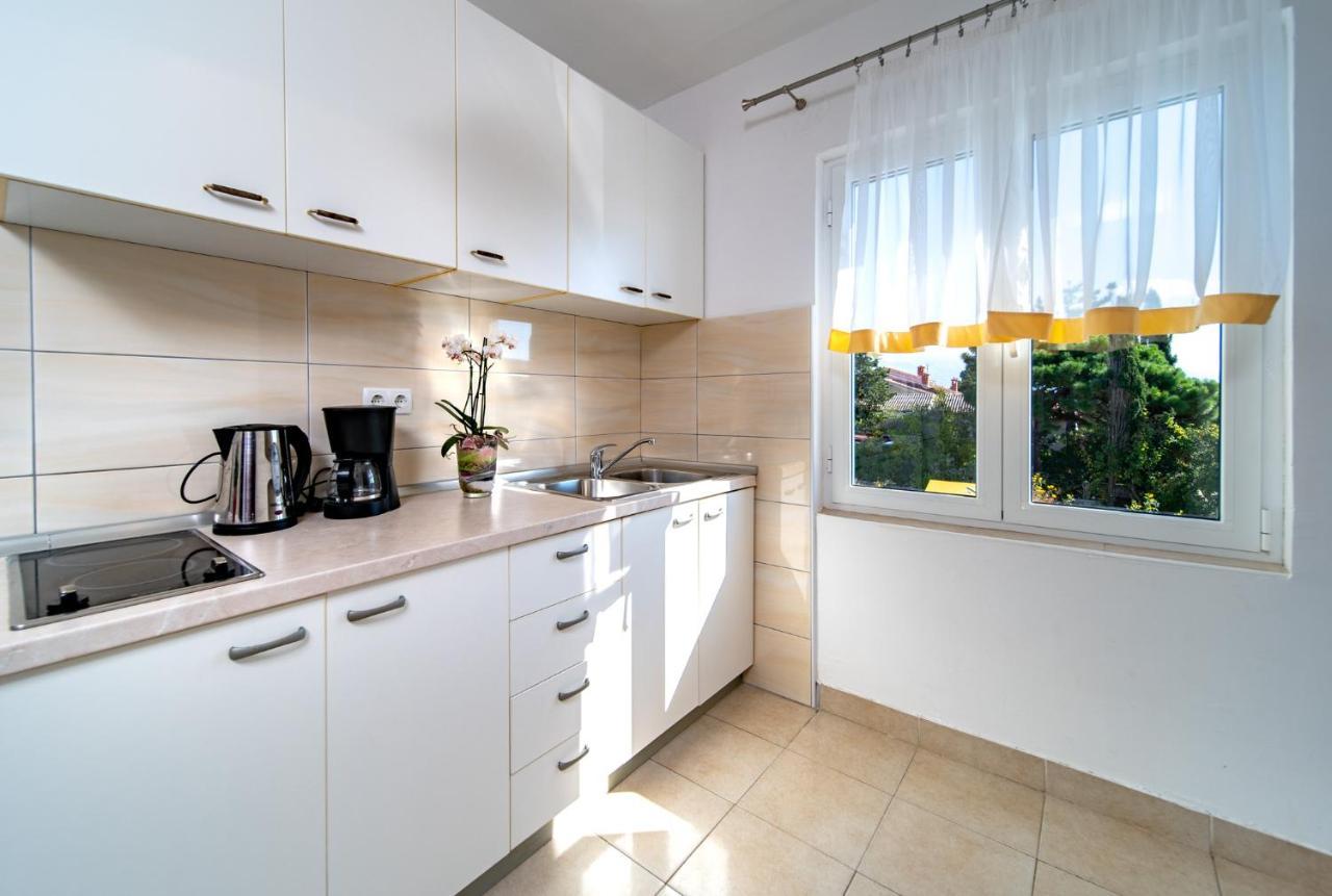 Apartments Lazaric ロパール エクステリア 写真