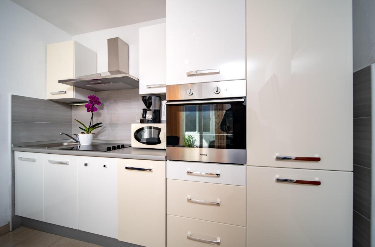 Apartments Lazaric ロパール エクステリア 写真