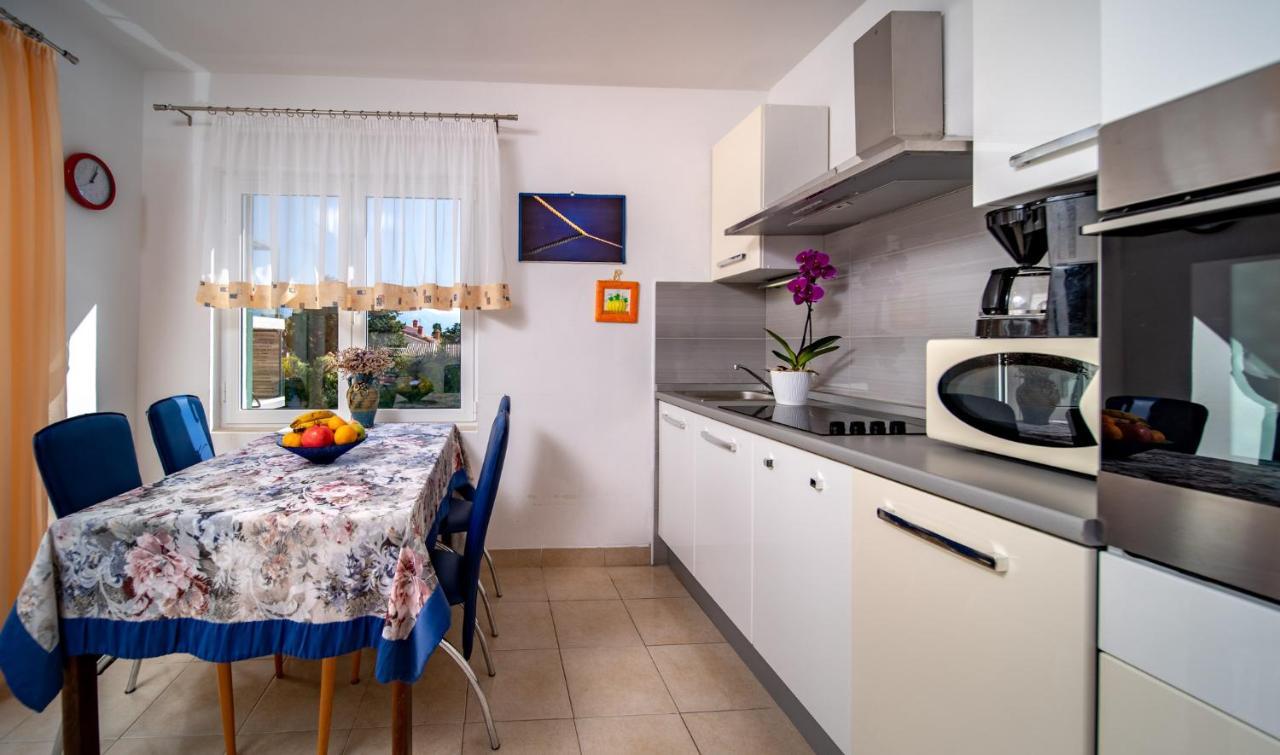 Apartments Lazaric ロパール エクステリア 写真